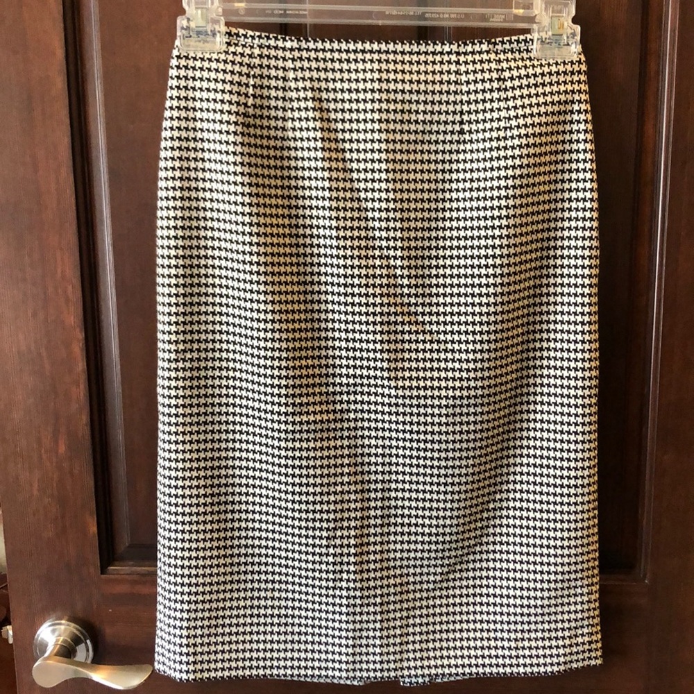 Houndstooth Pencil Skirt!